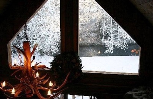Raymond Apartment | Charming, Rustic Log Home on Edge of South Fork River