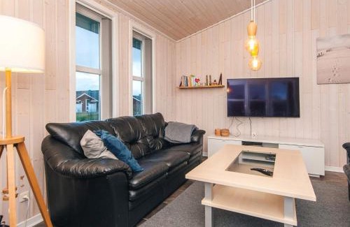 Skaven Strand House | Charming Sauna Cottage-By Traum