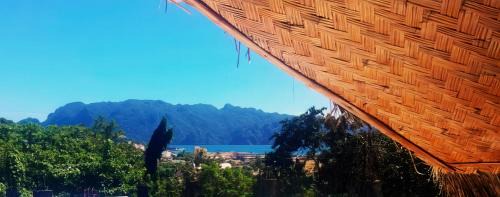 Coron Town Proper Ski Chalet | Charming seaview chalet with AC, kitchen, downtown