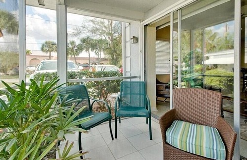 Siesta Key Village Condo | Charming Siesta Key Village Vacation Condo - Unbeatable Location, Free WiFi