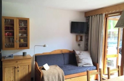 Valmorel Apartment | Charming ski-in/ski-out chalet apartment 50m from slopes and shops