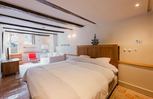 Jordaan Apartment | Charming souterrain studio at Bloemgracht 30
