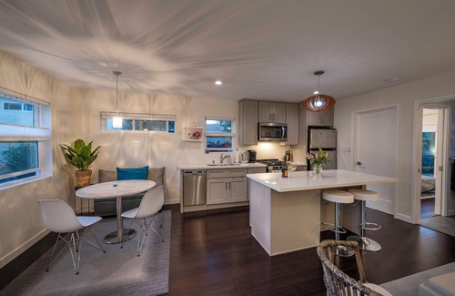 Westchester House | Charming, spacious 1-bedroom home with luxurious amenities in LA's west side