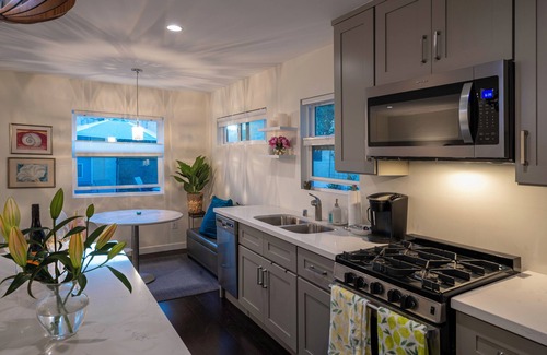 Westchester House | Charming, spacious 1-bedroom home with luxurious amenities in LA's west side