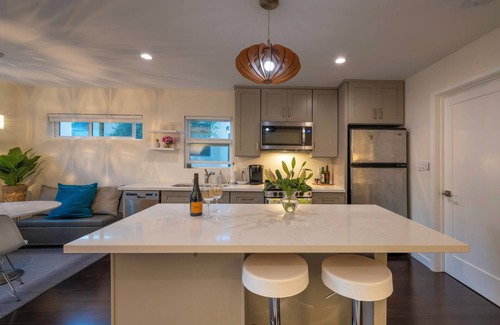 Westchester House | Charming, spacious 1-bedroom home with luxurious amenities in LA's west side