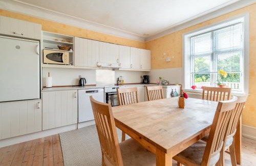 Boderne Apartment | Charming, spacious, sea view guest house