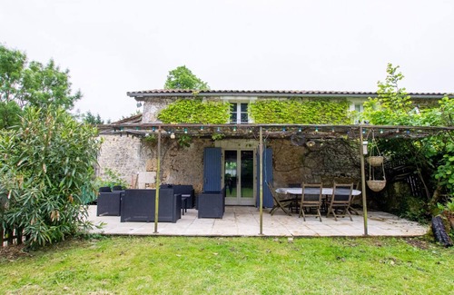 Mareuil en Perigord Cottage | Charming Stone House with Heated Pool and Garden in Perigord Countryside