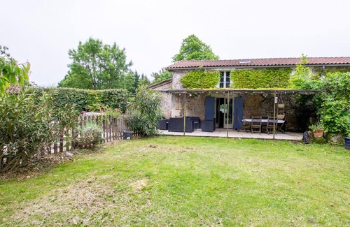 Mareuil en Perigord Cottage | Charming Stone House with Heated Pool and Garden in Perigord Countryside