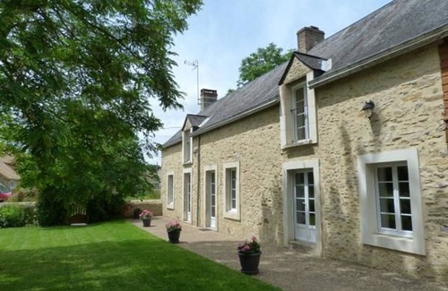 Saint-Remy-de-Sille Cottage | Charming Stone House with Garden, Terrace, Ping-Pong, Near Medieval Sites