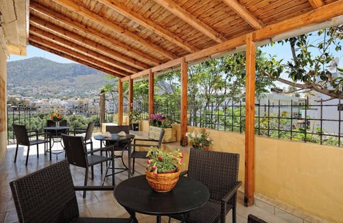 Limenas Chersonisou Apartment | Charming Studio 2 minutes walk from a sandy beach