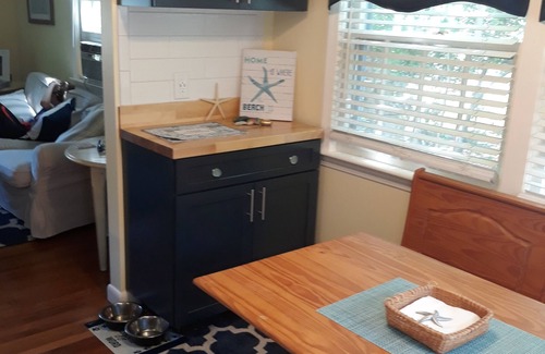 Teaticket House | Charming 'Starfish Cottage' - Walk to Perch Pond and Great Bay