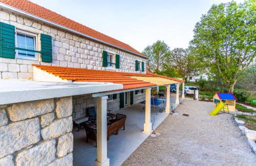 Central Dalmatia House | Charming stone house with private pool & jacuzzi - Holiday Home Vera