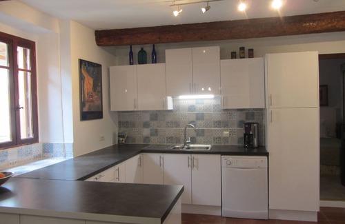 Paziols House | Charming Stone House in Hillside Village with Stunning Terrace Views - wifi
