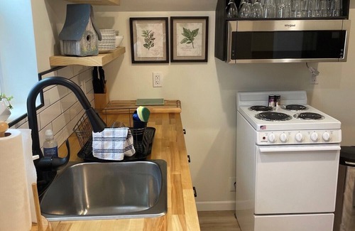 Union Apartment | Charming studio apartment 30 min from the Ark Encounter