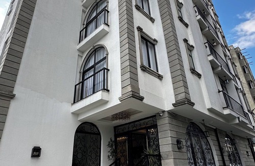 Bole Apartment | Charming studio + breakfast 104
