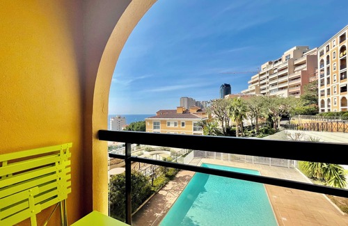 Roquebrune-Cap-Martin Condo | Charming studio in a residence with a swimming pool, tastefully decorated and offering all the comfort you need. Ideally located just steps from the Principality of Monaco and right next to a grocery store open 7 days a week.