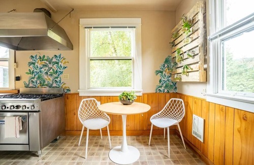 Broadway Hotel | Charming Studio in Renovated BnB - Rm2