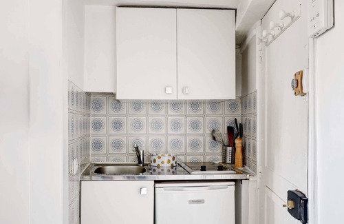 2nd Arrondissement Apartment | Charming Studio Overlooking Place des Victoires