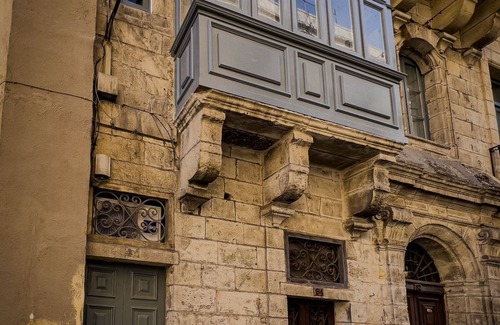 Floriana Apartment | Charming studio with WiFi and AC in enchanting Il-Furjana