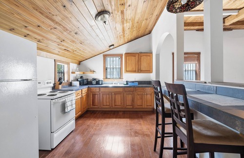 Cockburn Town Cottage | Charming Sunnyside Cottage with Sunset views from the veranda!