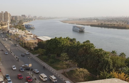 Giza Apartment | Charming sunset,with Panoramic Nile view and pyramid view.
