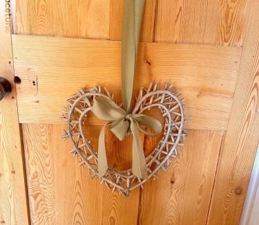 Bookham House | Charming Surrey Cottage perfect for Autumn or Winter gatherings