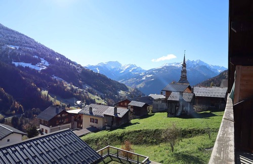 Hauteluce Apartment | Charming T3 with pool and balcony, near slopes