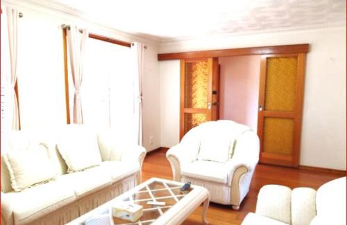 Werribee House | Charming Three-Bedroom Holiday Home Near Tourist Attractions
