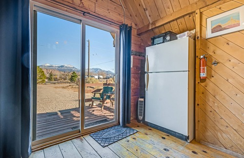 Moab South Valley Cabin | Charming Tiny Home Cabin/Mountain View/Deck