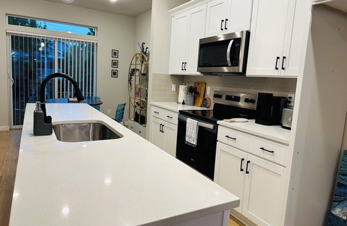 Witch Hazel House | Charming townhome with AC in Hillsboro