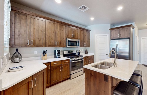 Sienna Hills House | Charming townhouse w/shared pool & hot tub, private W/D, free WiFi