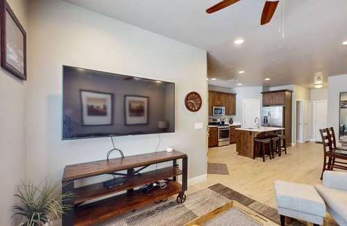 Sienna Hills House | Charming townhouse w/shared pool & hot tub, private W/D, free WiFi