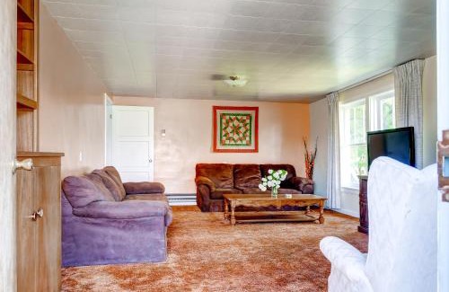 Tropic House | Charming Tropic Home by a Farm Near Bryce Canyon!