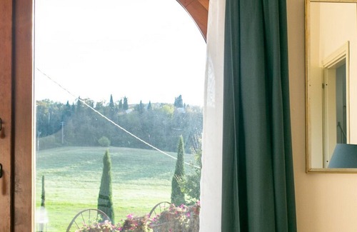 Simignano House | Charming Tuscan Villa with pool, hot tub, A/C, Siena 15 km