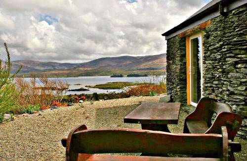 Templenoe House | Charming Two Bedroom Cottage with Magnificent Sea Views. 10 minutes from Kenmare