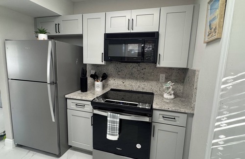 Oldsmar House | Charming Two bedroom house near Beaches and Tampa Bay attractions.