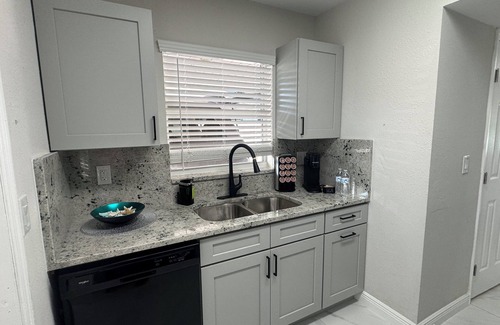 Oldsmar House | Charming Two bedroom house near Beaches and Tampa Bay attractions.