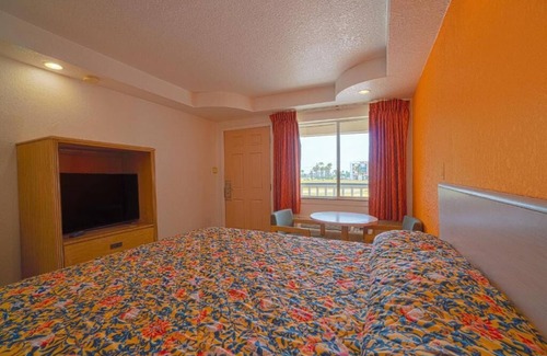 North Beach Hotel | Charming Unit by USS Lexington – Pets Welcome + Free Parking