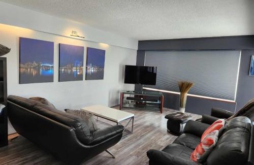 Kensington-Cedar Cottage Villa | Charming Upper-Level Haven: 3-Bedroom Home