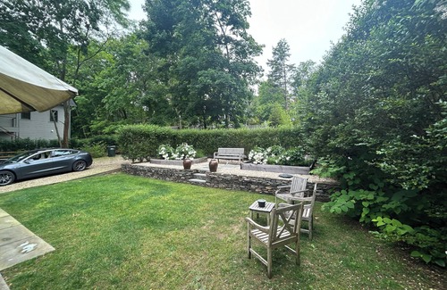 The Heights House | Charming 3 Bed/2.5 Bath Cottage In Historic Shelter Island Heights Walk to Ferry