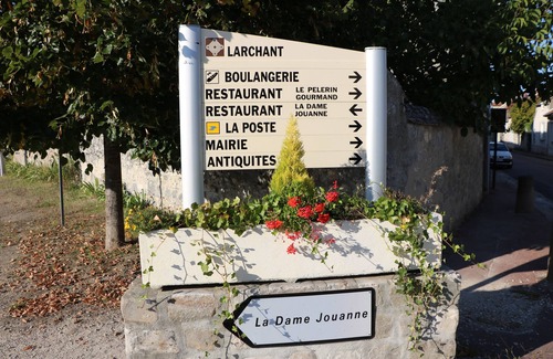Larchant Cottage | Charming vacation home near Fontainebleau, close to climbing areas