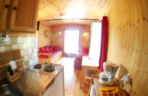 Peyrat-la-Noniere House | "Charming" Venetian caravan in Creuse on an estate with castle and pond