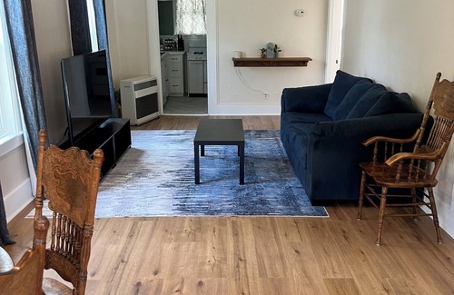 Dunsmuir House | Charming Victorian style, updated 2-bedroom house with AC in charming Dunsmuir