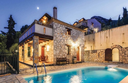 Xirokastello Villa | Charming villa perfect for couples, sea veiws
