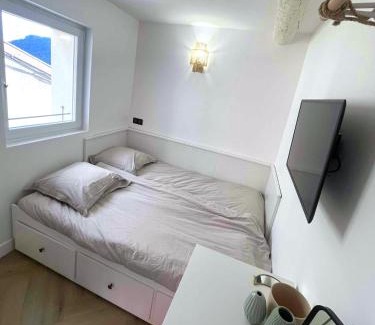 Bagnols-en-Foret Apartment | Charming Village House