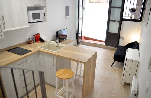 Perelada Apartment | Charming Village House in Central Peralada with Modern Amenities
