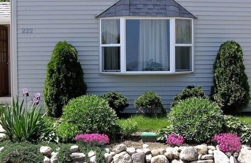 Portsmouth House | Charming water front home Quiet walkable beach neighborhood. Portsmouth R.I.