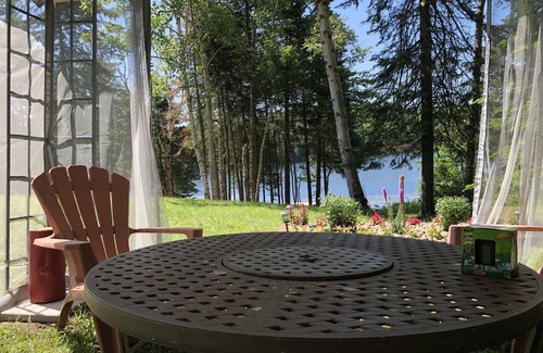 Riviere-Rouge Ski Chalet | Charming Waterfront Cottage 35 minutes from Mont-Tremblant