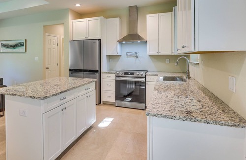 Seven Coves House | Charming Willis Hideaway < 1 Mi to Lake Conroe!