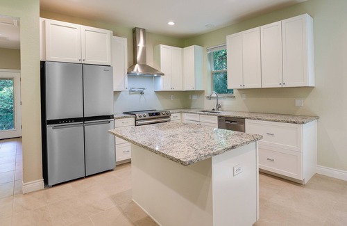 Seven Coves House | Charming Willis Hideaway < 1 Mi to Lake Conroe!